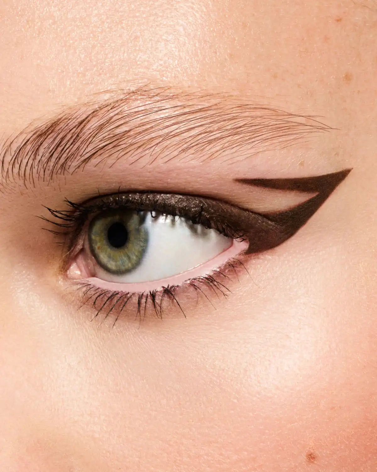 Fine Linez Lash Line-Enhancing Eyeliner — In Big Truffle Secondary image