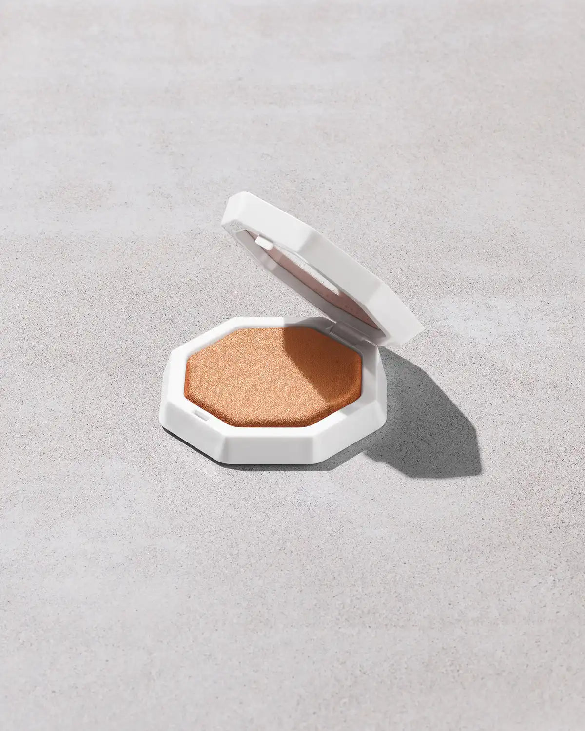 Demi'glow Light-Diffusing Highlighter — Trophies in Truffle