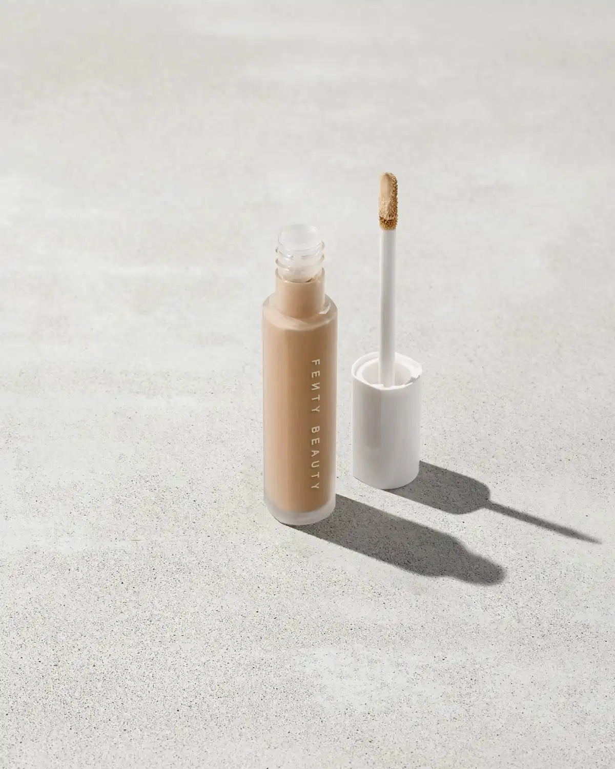 Pro Filt'r Instant Retouch Concealer — #220 Main image