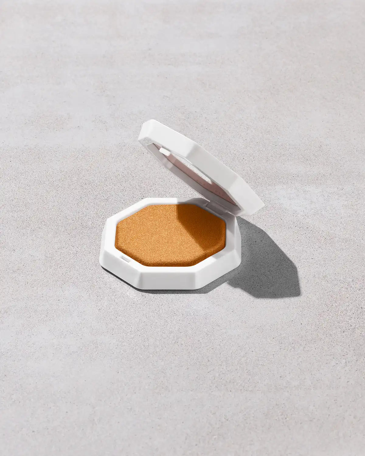 Demi'glow Light-Diffusing Highlighter — Rich Hunnie Main image