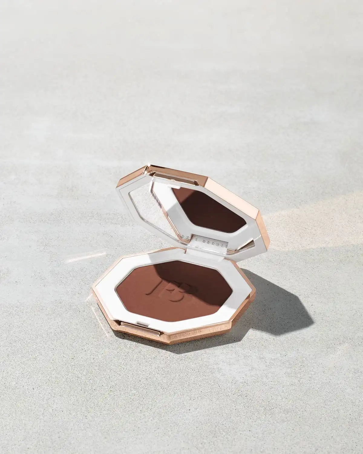 Sun Stalk'r Instant Warmth Bronzer — Mocha Mami Main image