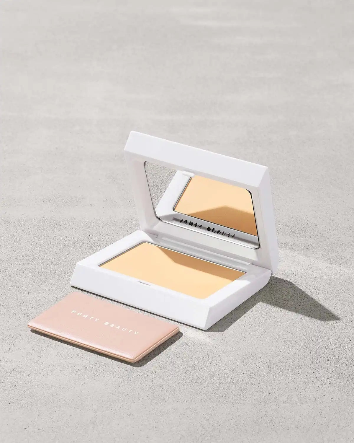 Bright Fix Instant Brightening + Blurring Powder — Banana Main image