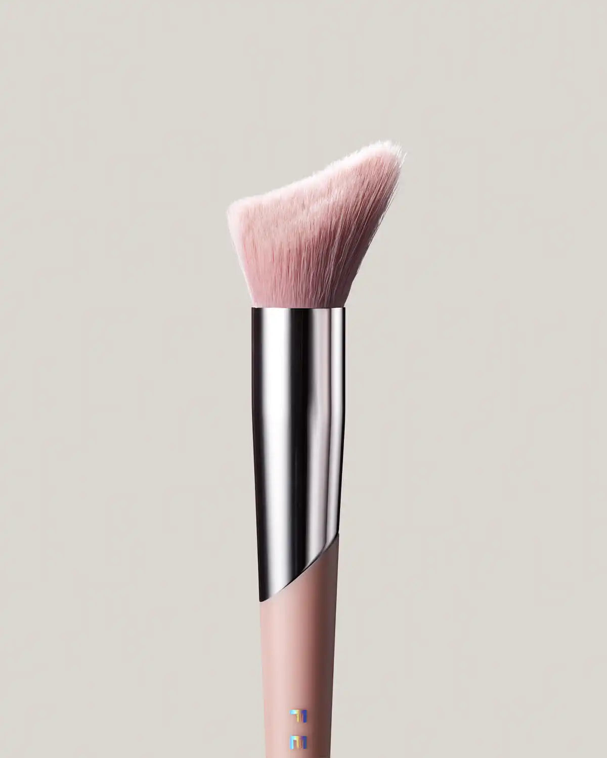 Cheek-Hugging Highlight Brush 120 Secondary image